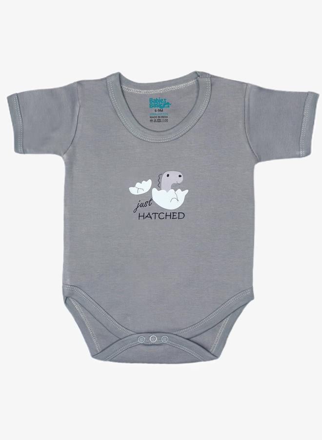 بابيز_بيسك طقم 5 قطع - مريلة، رومبر، قفازات، قبعة، وبدلة نوم - Image 3